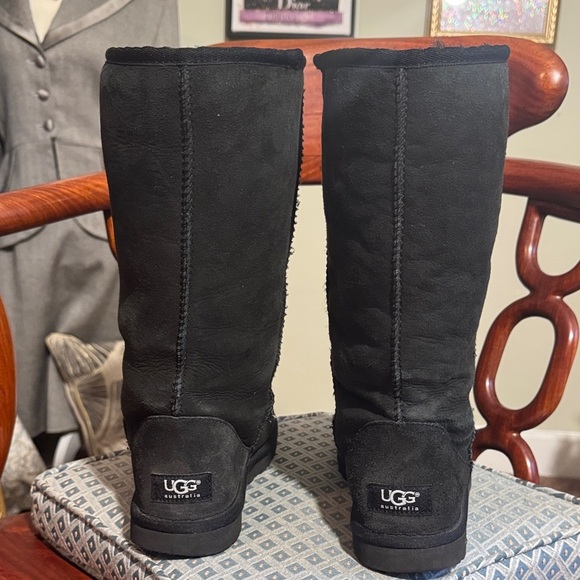 EUC UGG Tall Black Shearling Lined Boots Size 6 - Picture 3 of 12